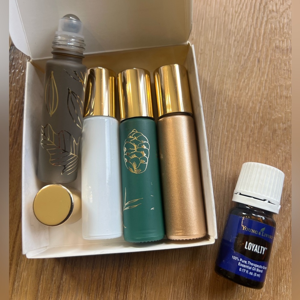 Essential Oil Gift Set Exclusive 5 mL Young Living “Loyalty” + 4 Luxe Rollers 🍂